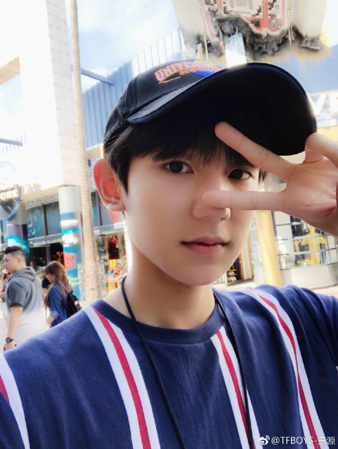 a7a0d747gy1fkm92ha2qfj21f31w0b2c