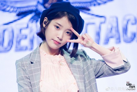 ad98c251ly1fmkyukm2t2j232s21y7wh