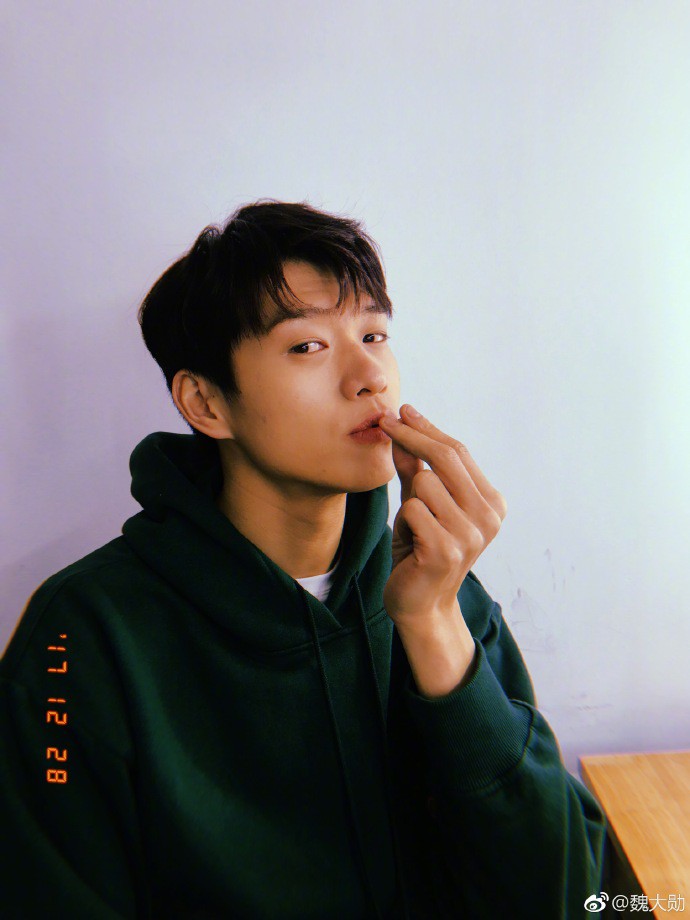 4a4670fely1fmwp6n4jxej22c03401je