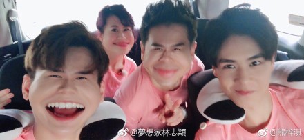 5fe0e4fbly1fnxppez81hj21940kuq9h-1