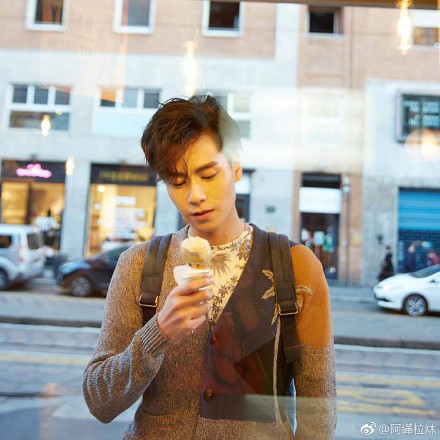 734b3ddaly1fnlbmyaku5j20tv0tu1ky