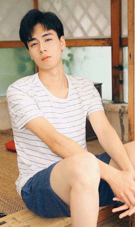 9a789c84ly1fmt9u2z076j20dc0nq7j7