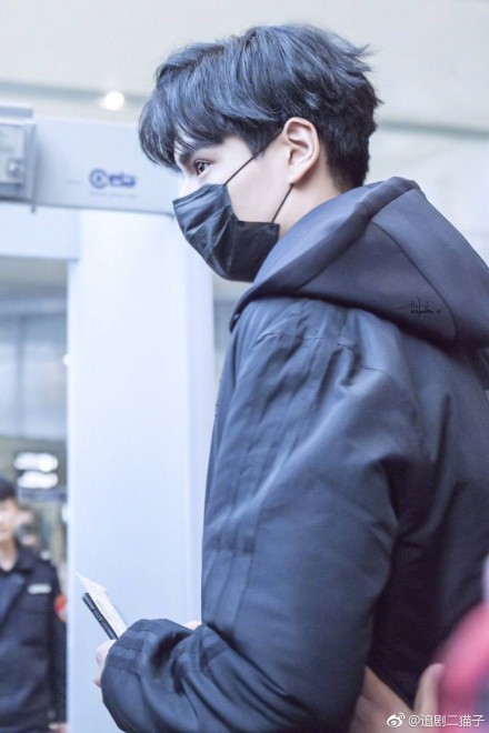 ad884161gy1fna3fve01uj20qo140n0a