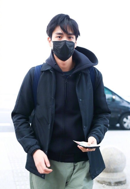 c8d9b766ly1fna39s9ww2j20iz0rf40k