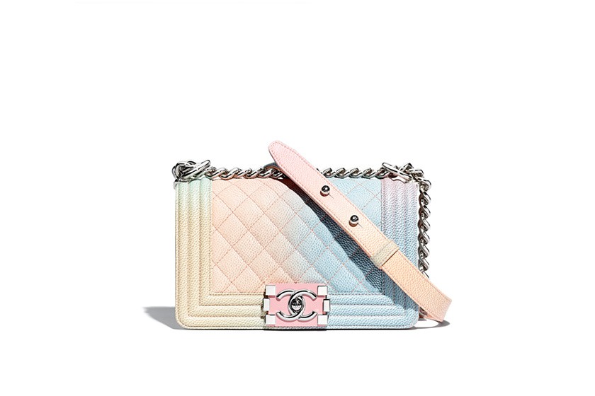 chanel-handbag-spring-summer-2018-pre-collection-_0017_small_boy_chanel_handbag-sheet.png.fashionImg.hi_