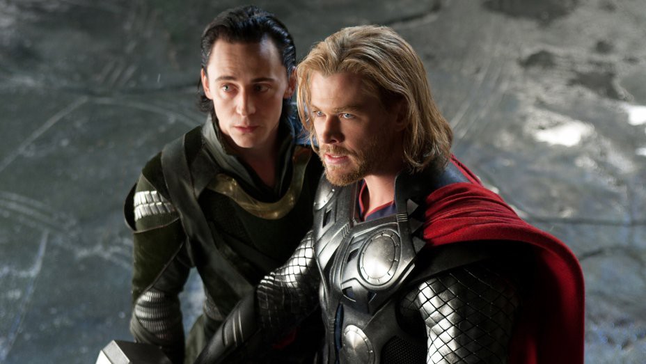 chris_hemsworth_tom_hiddleston_thor_2011