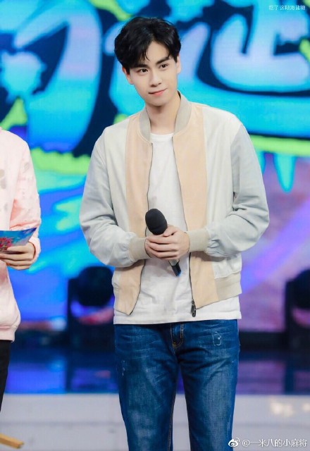 ec7f82c4ly1fnnfsae33cj20m80wcq7a