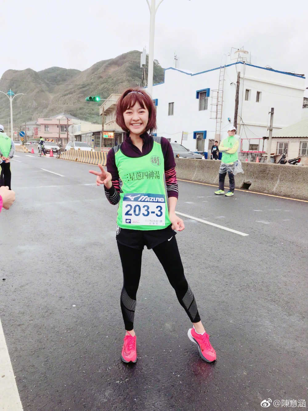 4df12e06gy1fln7vsvpwsj22c0340hdu