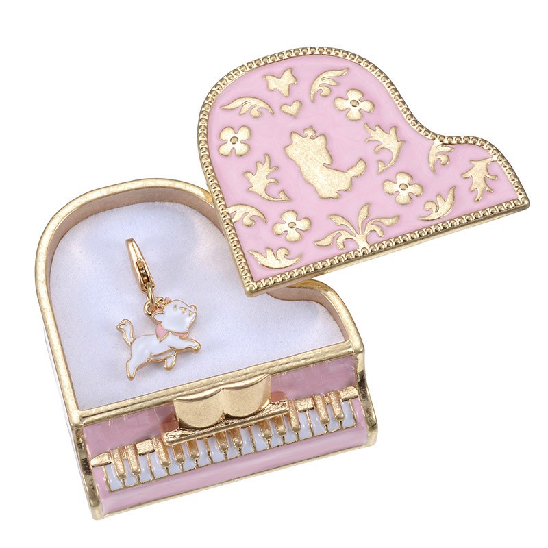 Q218DC_CASE_CHARM_MR