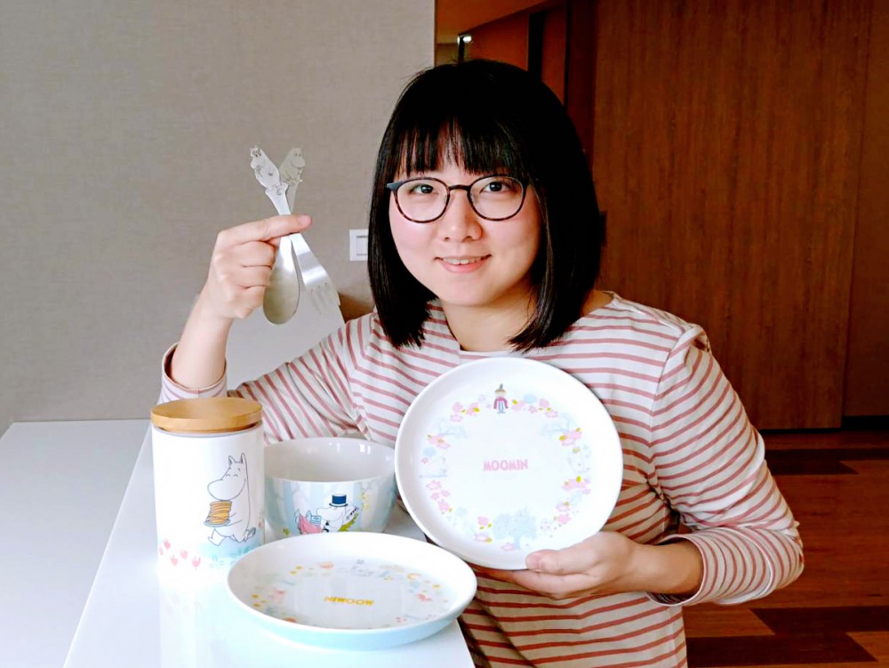 「全家」再推出嚕嚕米廚具用品,有陶瓷碗盤、叉匙組和儲物罐,為餐桌增添春意。