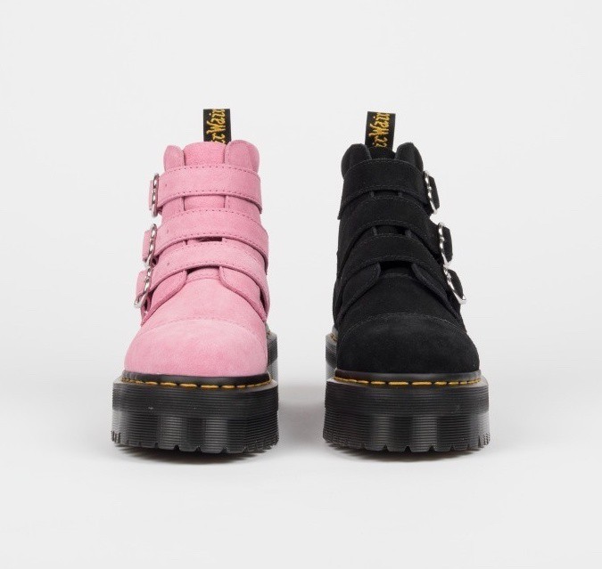 70e7204agy1fpr3ood2tij20iw0iwdgs