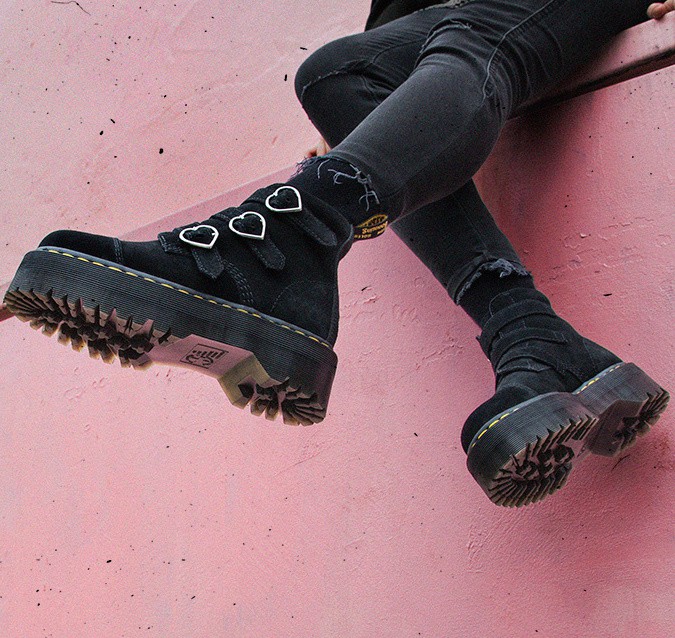 70e7204agy1fpr3osxa3jj20iw0iwdpg