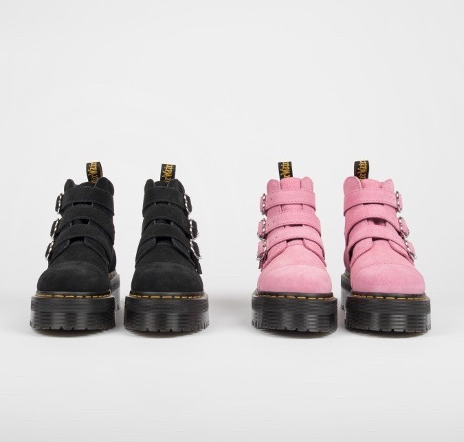 70e7204agy1fpr3ot2722j20iw0iwt9p