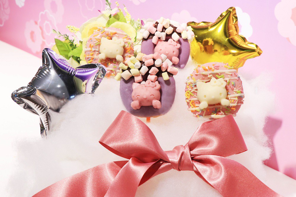Mister Donut 自3月12日起推出兩款 Hello Kitty 魔法棒，讓超萌的Kitty為你施展甜蜜魔法