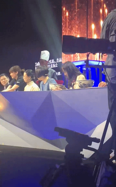 00705vF1ly1fqtb8a6bmzg30b40hyb29