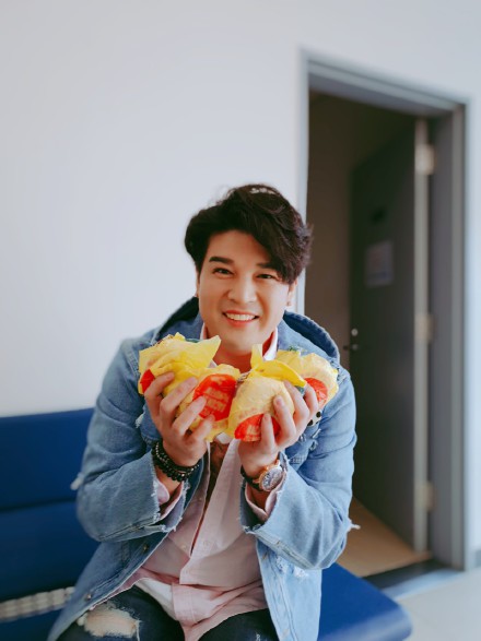 b6a8cd7fgy1fq6ipg3ah3j21hc1z4hdt