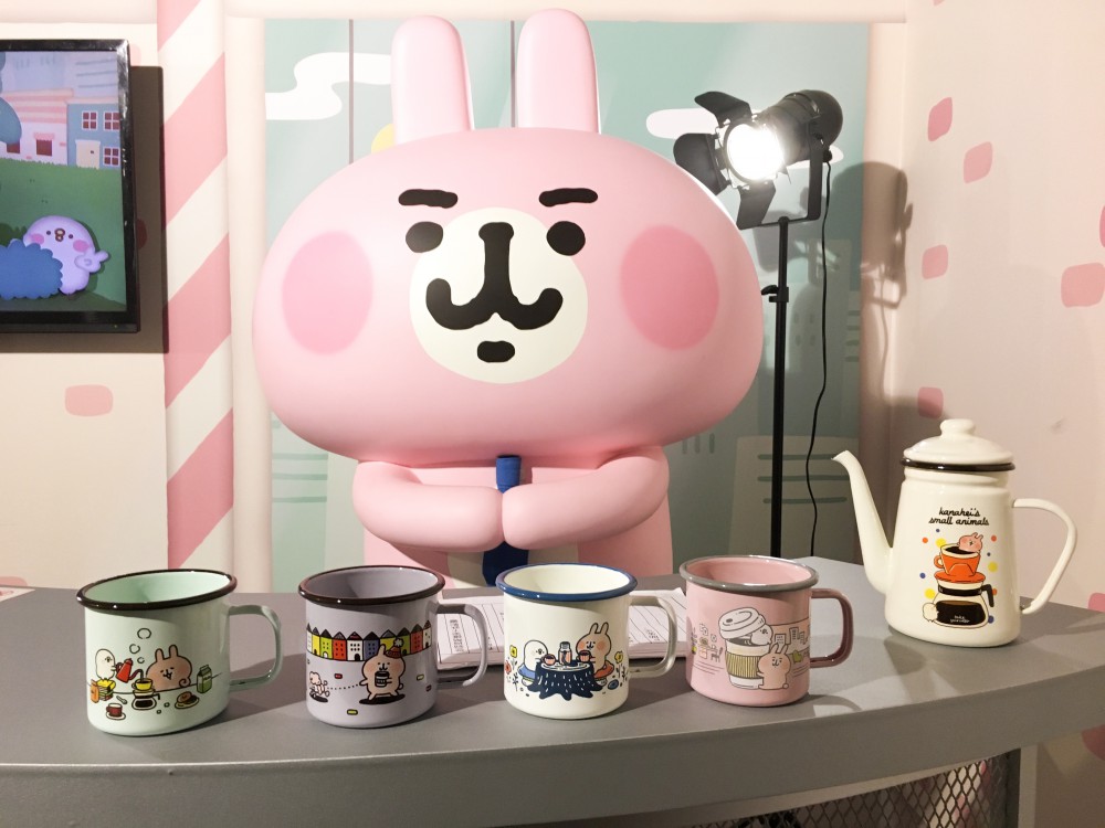 下午茶時光琺瑯杯共6款圖樣設計,攝於卡娜赫拉的愜意小鎮展場