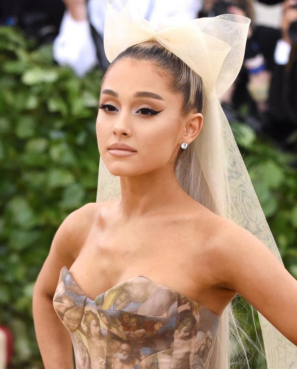 metgala-arianagrande2