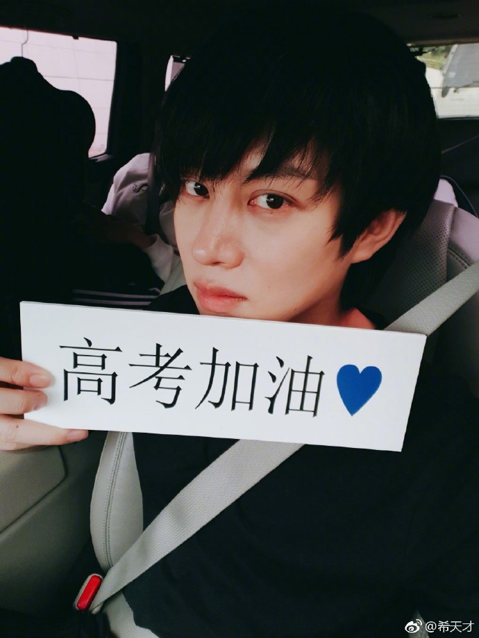 9f6f0d4agy1frz7zurk2sj20qo0zk77r