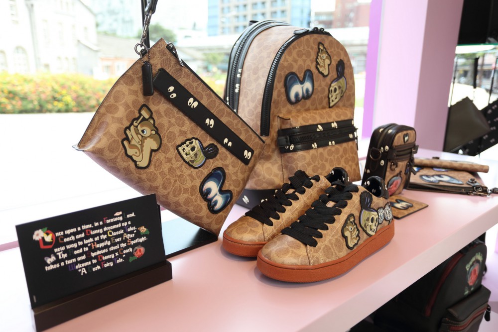 Disney-X-Coach-A-Dark-Fairy-Tale-快閃店店內照片-2