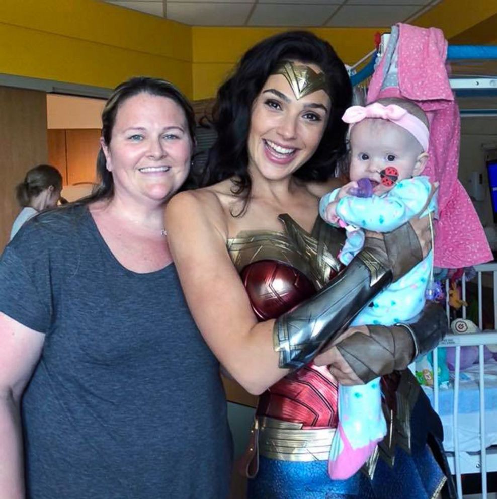 gal-gadot-wonder-woman-hospital-visit-01-ht-jc-180709_hpEmbed_1x1_992