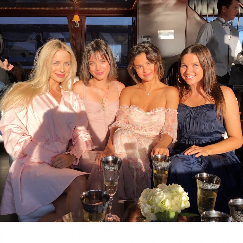 selenagomez_37148797_265473460704451_5190627393517125632_n (1)