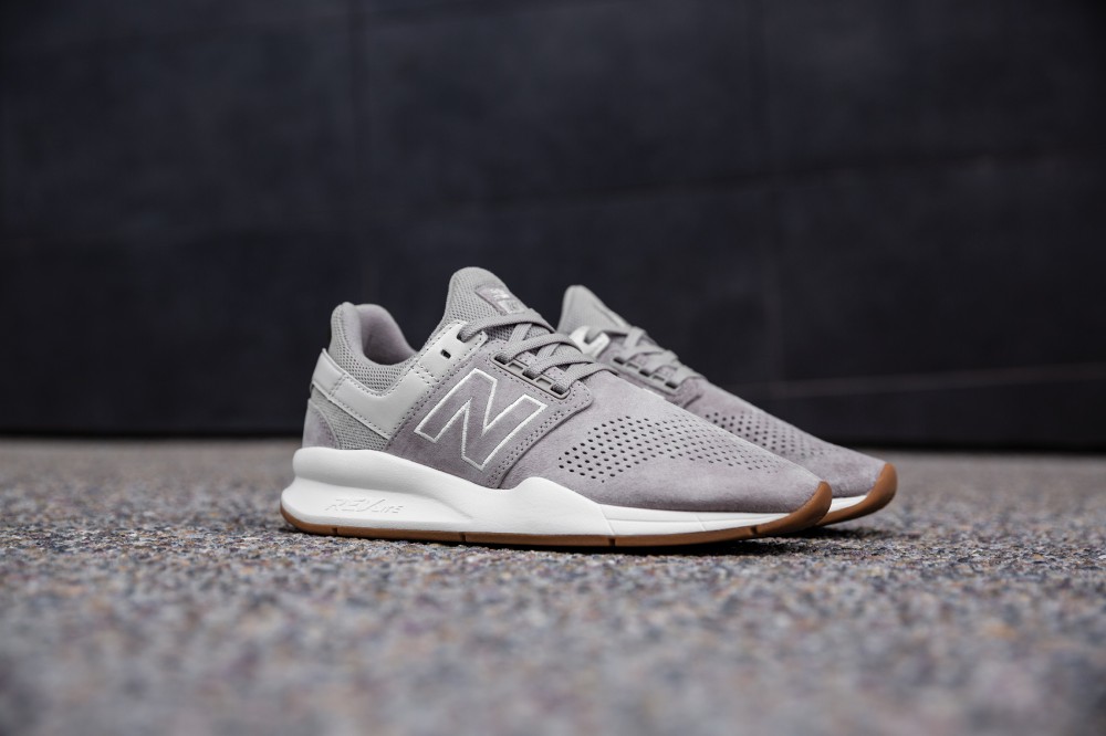 【New Balance】N字Logo以白色框線,標誌女力獨有的堅毅與柔韌