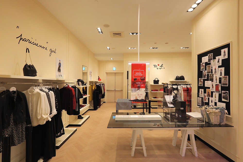 首度來台開展獨立專賣店的To b. by agnès b. 坐落於板橋大遠百2樓