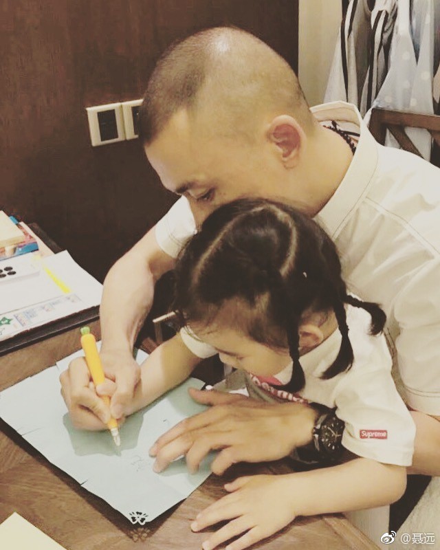 47400bfely1ffds93v1xfj20hs0m8q5p