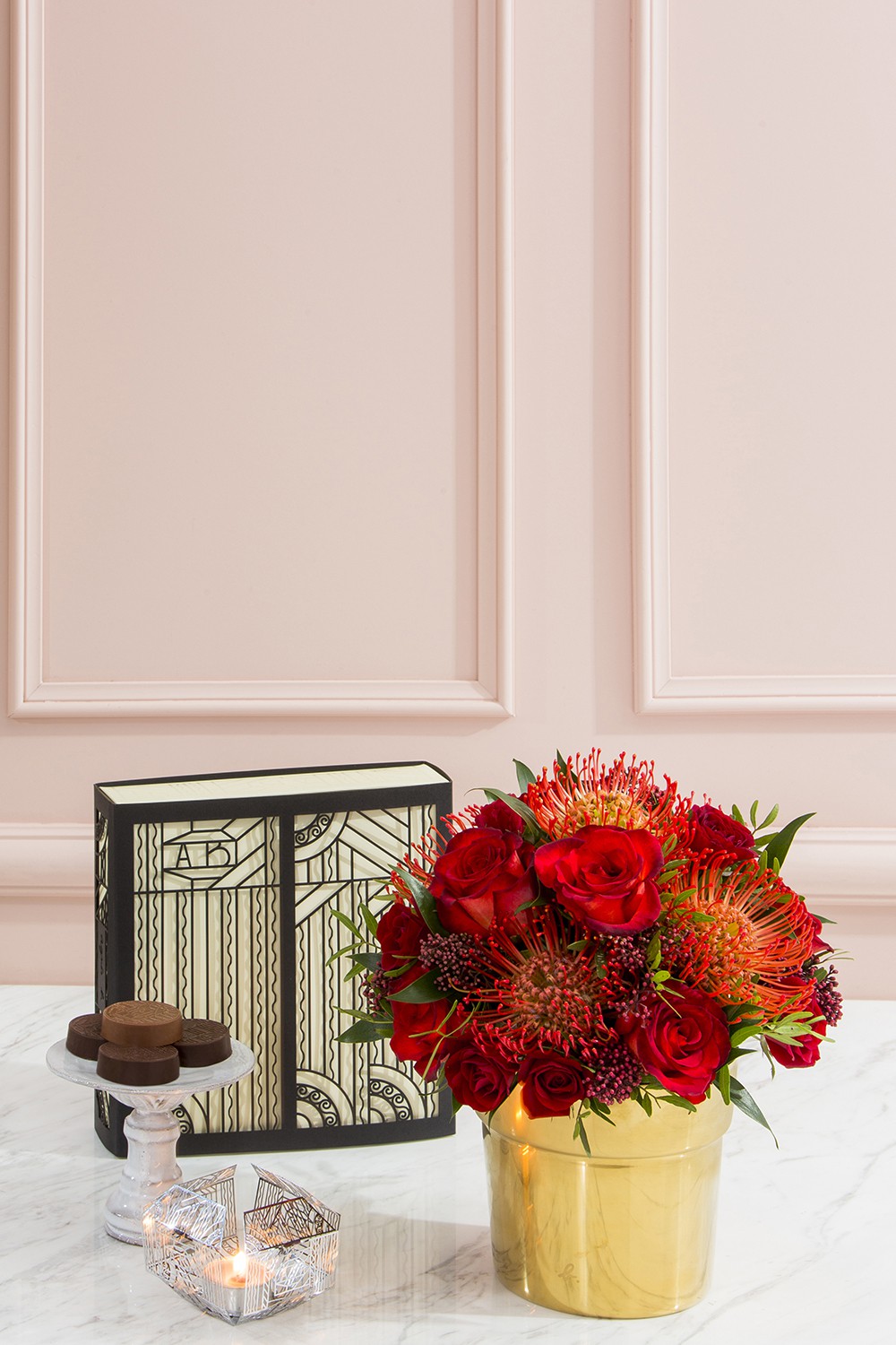 Legend Rose Flower Arrangement with Moonlit Hug Mooncake Gift Box