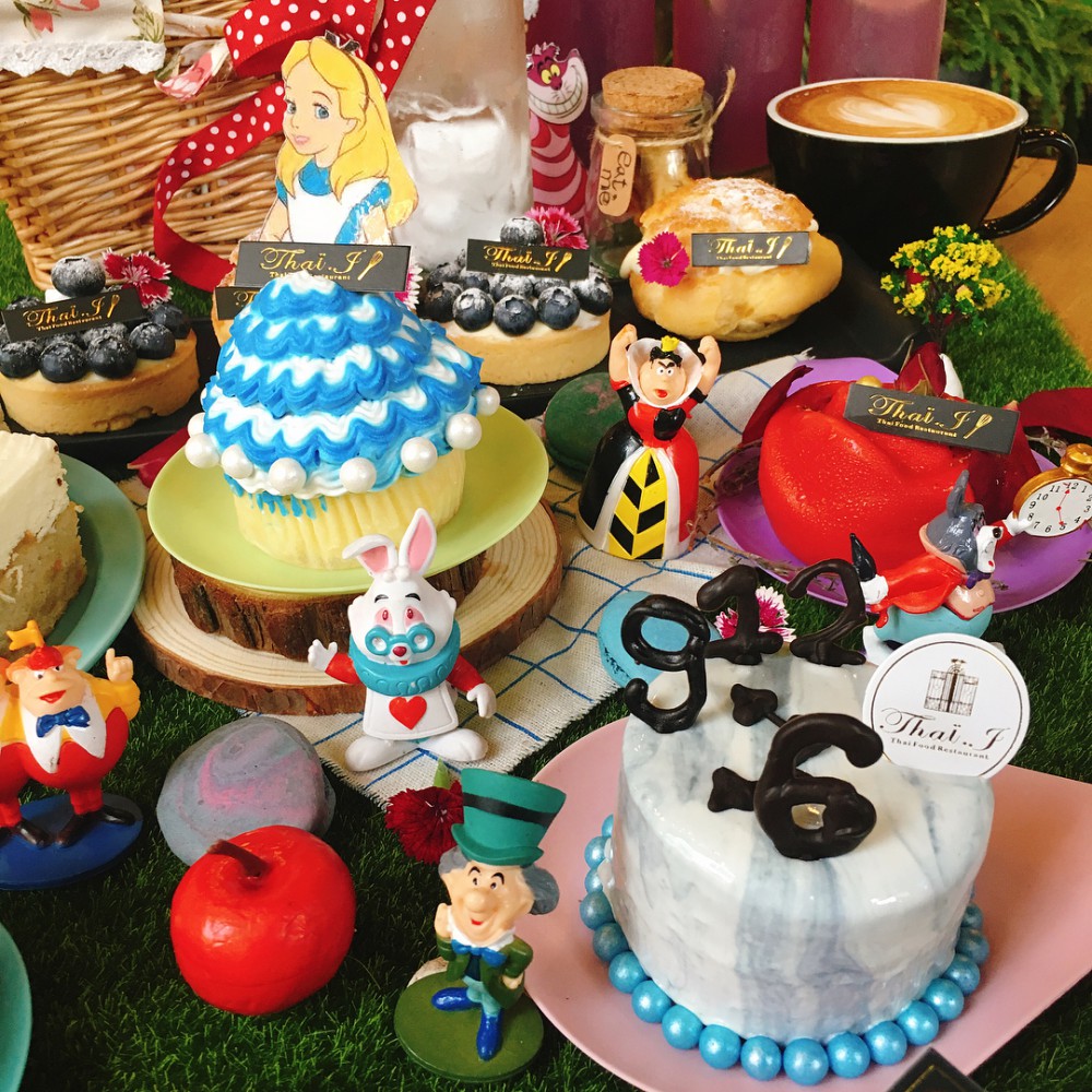 _eating_girl_36632022_2136465359965345_800978376700461056_n