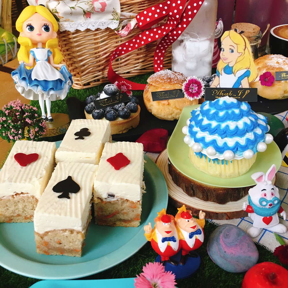 _eating_girl_36757364_998087080353097_5358574964276461568_n