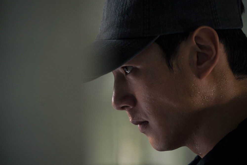 002【致命目擊】劇照_郭時暘在片中的台詞只有三、四句，讓他必須靠演神去表現角色的狠勁