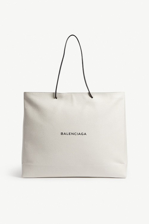 https_hk.hypebeast.comfiles201809https_2F2Fhypebeast.com2Fimage2F20182F092Fbalenciaga-2018-tote-bags-1