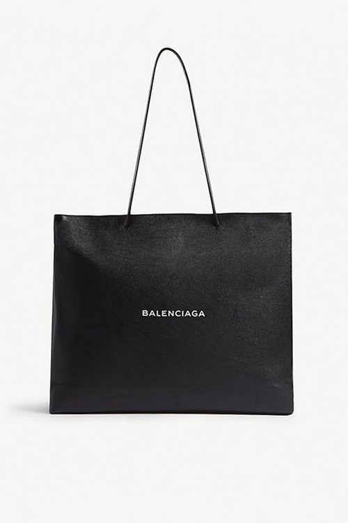 https_hk.hypebeast.comfiles201809https_2F2Fhypebeast.com2Fimage2F20182F092Fbalenciaga-2018-tote-bags-2