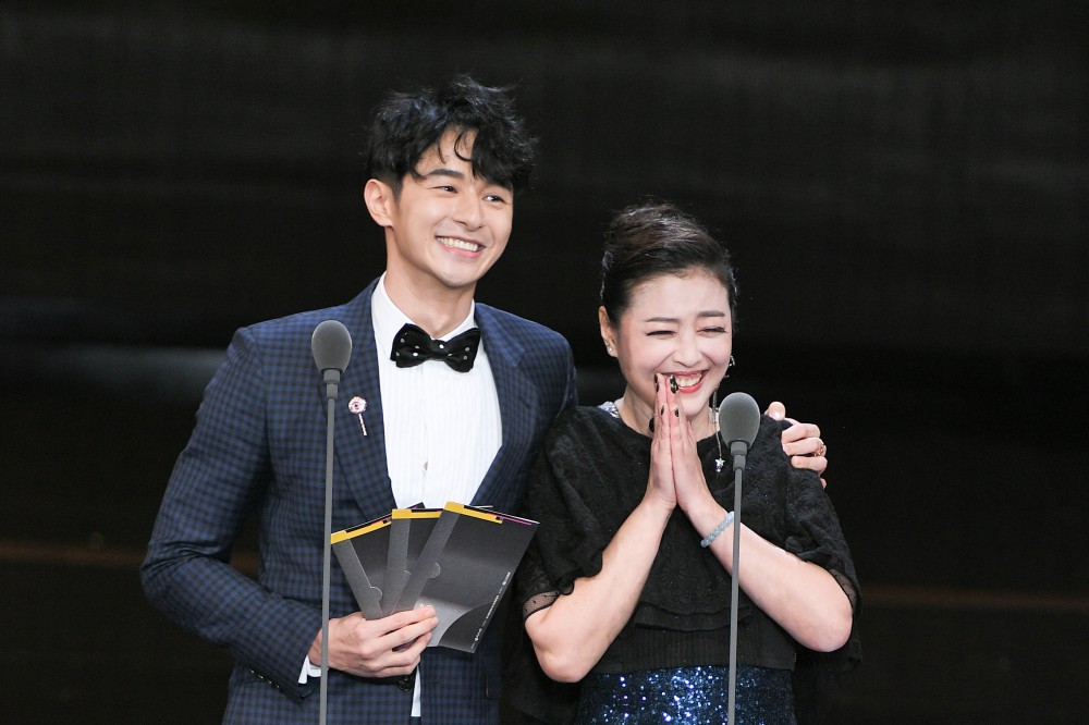 頒獎人 周海媚、張軒睿- (15 - 26)