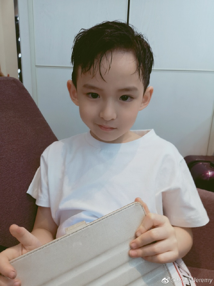 0061qjnEgy1fsxta3nkxxj31901o0u0x