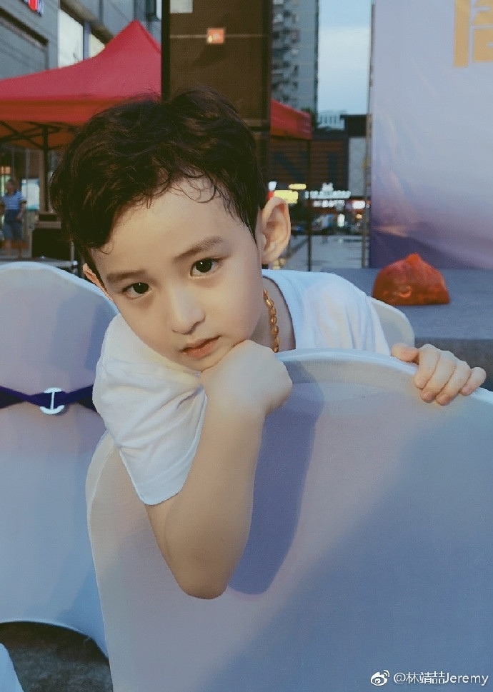 0061qjnEgy1ftlcdqeevsj30mb0vc171