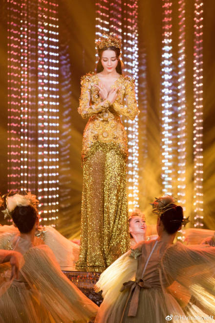 006A8qUoly1fwb5zy535nj32kw3vcb2a