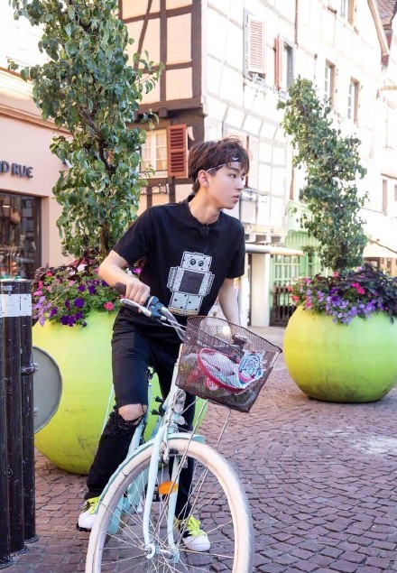 7ce2f8e29c724cee99ff5ba981c8a801