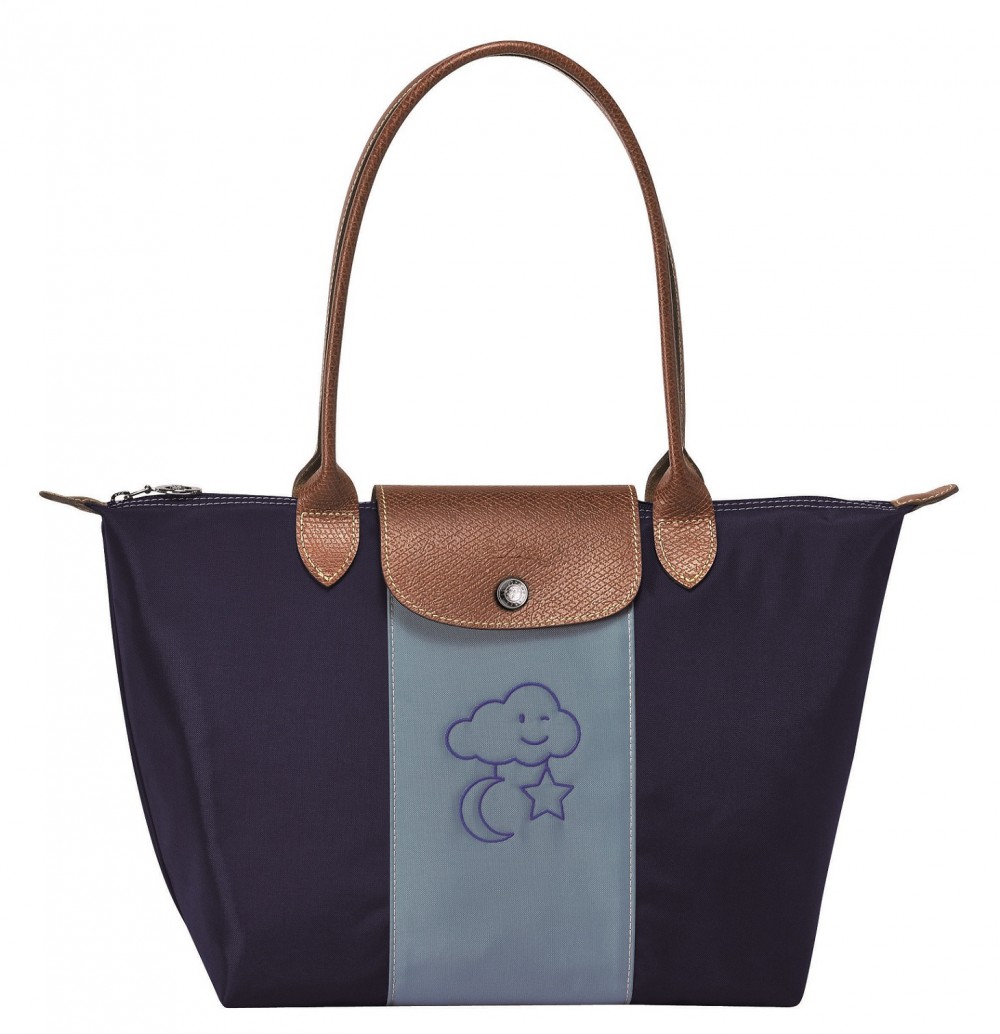 Le Pliage尼龍系列手袋(M) 18秋冬訂製示意圖，手袋參考售價手提短把4,700元 長背帶5,300元。