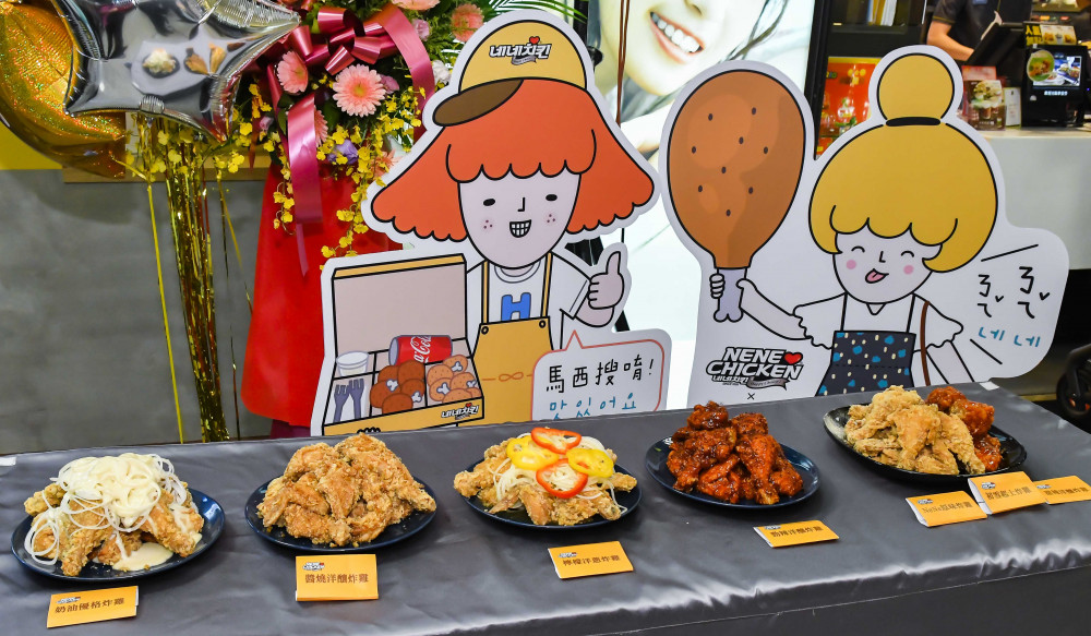 旗艦店七種口味與半半半炸雞：NeNe 原味炸雞、甜辣洋釀炸雞、初雪起士炸雞、醬燒洋釀炸雞、勁辣洋釀炸雞、奶油優格炸雞以及檸檬洋蔥炸雞 (1)