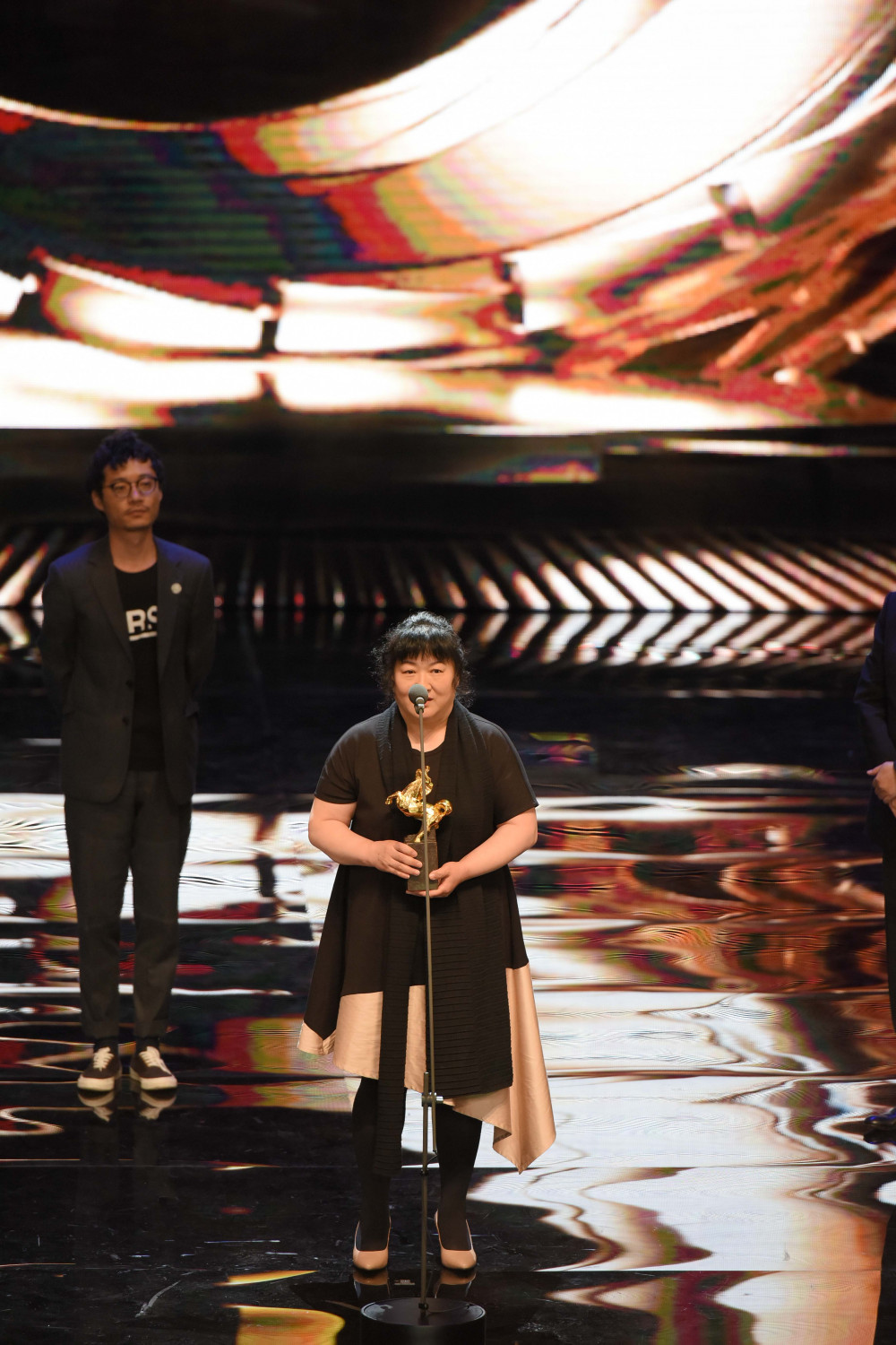 最佳劇情長片＿《大象席地而坐》-代領：導演胡波媽媽楚延華