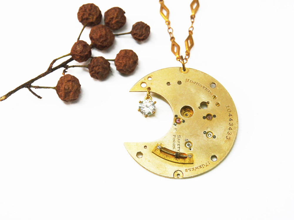 誠品生活expo|肖年頭家夢想嘉年華|Pickers 古董設計|三日月 moon light項鍊|推薦價1,500元。