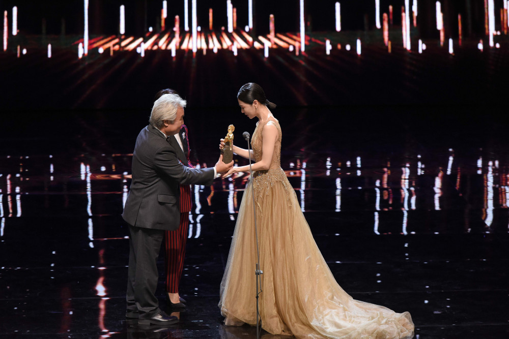 頒獎人_涂們、惠英紅最佳女主角_謝盈萱|《誰先愛上他的》