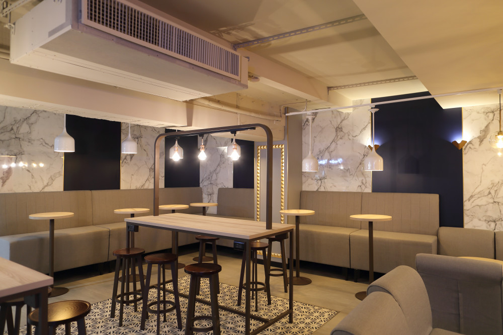 「全家」Let’s Café首家旗艦店今(17)日開幕,特別從「咖啡、輕食、空間」全方位思考設計,瞄準對咖啡品質、餐飲生活更講究的客層。