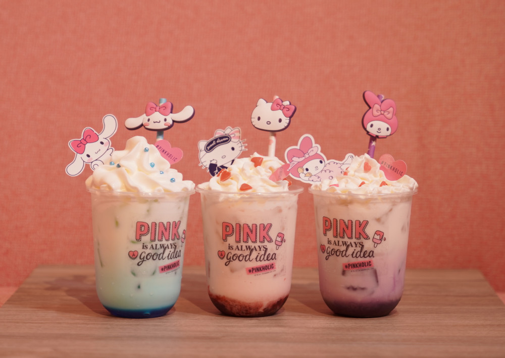 圖說：閨蜜三色飲品，與姐妹一人一杯！角色限量吸管套，開派對的好夥伴！（左起：藍柑橘歐蕾、草莓歐蕾、蜂蜜紫薯歐蕾）