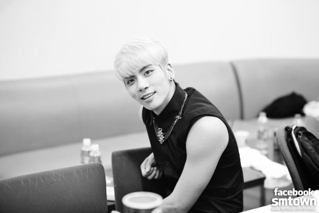 20171219-SHINee-Jonghyun-magazine-interview-cover