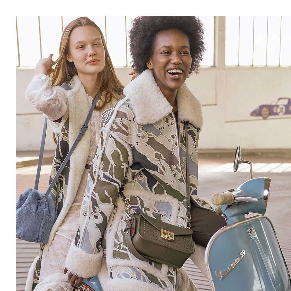 Longchamp推出超暖心的Give Me A Hug系列,讓妳寒冬也不孤單!參考售價 NT$9,450_NT$14,300