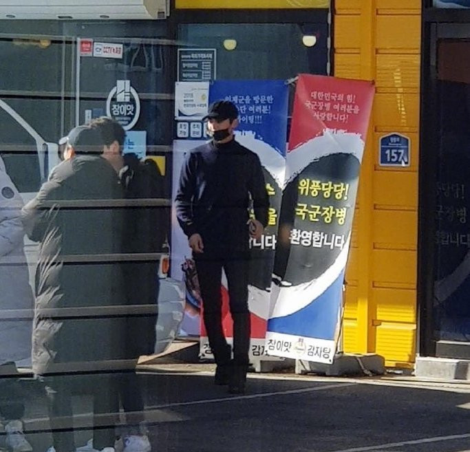 a6f398ddly1fy1oezu5puj20r80r8aek